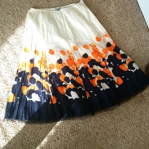 Beautiful Nygard collection skirt with lace bottom and modern flower print